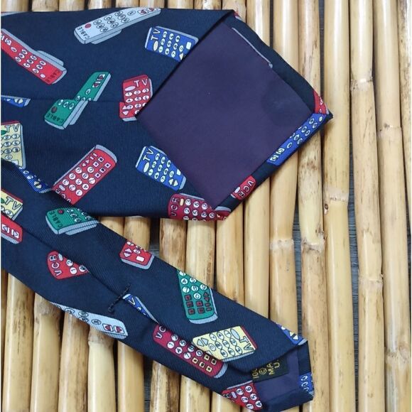 EUC VINTAGE ALYNN "Channel Surfing" Blue & Multicolored Remotes 100% Silk Tie - Picture 5 of 8